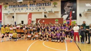 Şehitkamil'de Yıldız Kızlar Voleybol Turnuvası Heyecanı Sona Erdi!