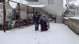 Kahramanmaraş'ta Kar Nedeniyle Mahsur Kalan Hasta Kadın Kurtarıldı