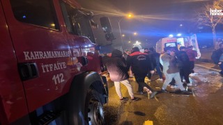Kahramanmaraş'ta Kaza! Araç Refüje Çıktı, Yaralılar Hastaneye Kaldırıldı