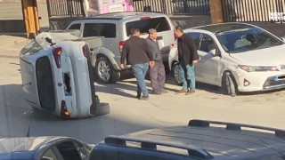 Kahramanmaraş'ta Trafik Kazası: Park Halindeki Araca Çarptı, Araç Yan Yattı