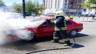 Kahramanmaraş’ta Seyir Halindeki Otomobilin Motoru Alev Aldı