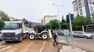 Kahramanmaraş Büyükşehir, Sağanak Yağış Sonrası Yolları Temizledi