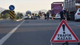 Kahramanmaraş-Narlı Yolunda Can Pazarı! Otomobil Kamyona Çarptı