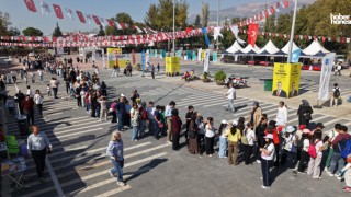 Şermin Yaşar, Kitap Fuarı’nda Okurlarıyla Buluştu